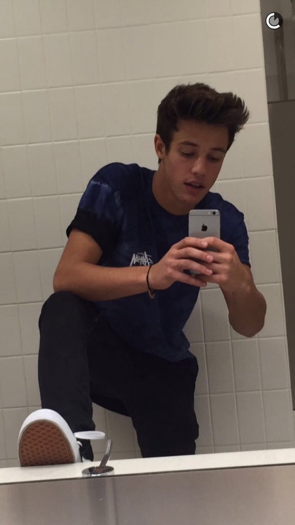 dreamywhydontwe's tweet photo. @camerondallas #AddCameronDallasOnSnapchat 

snapchat - CameronDallas https://t.co/l5MPYvfd5q