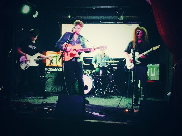 GoldenPlec's tweet photo. It's @colorsoundire with the wall of noise. #GoldenBeck https://t.co/yonTF8SQLz
