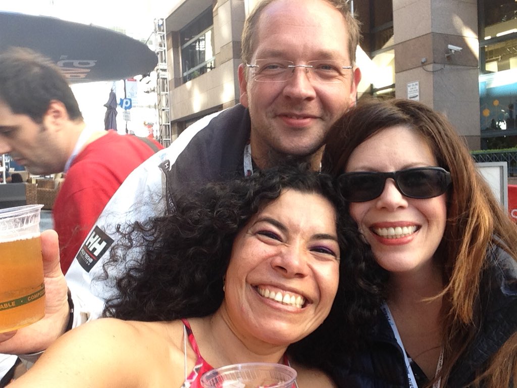 ameliaeiras's tweet image. #JavaOne2015 💚💜💗