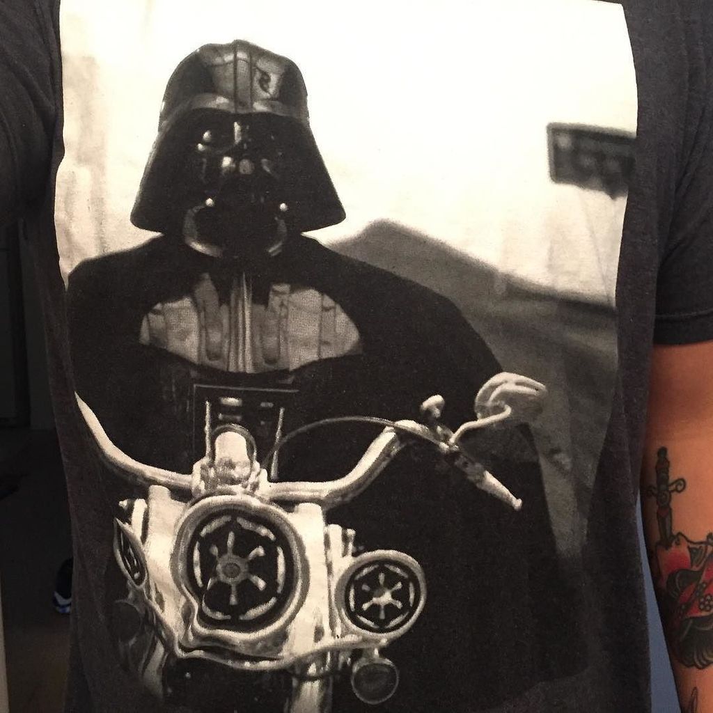 hashtagstarwars's tweet photo. New #DarthVader Instagram by @sethswizzles // #ShirtOfTheDay #coinopsac #happyhour #starwars #motorcycles #SithsWhoโฆ https://t.co/MRCEXrDsOk