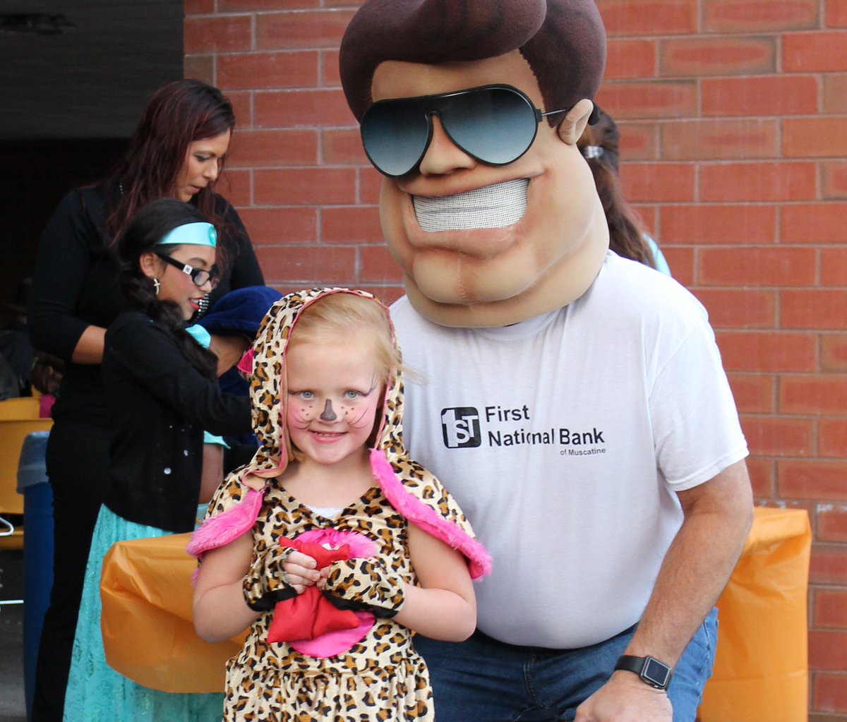 FNB_Muscatine's tweet photo. #TBT picture from our Youth Savings Club Movie Night party last week... Happy Halloween! https://t.co/0mhrd3a0sL