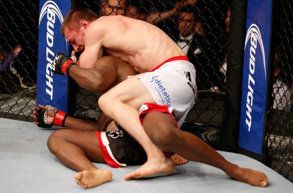 SusanCingari's tweet image. ufc: Submission Clip 👋: PiotrHallmann submits Yves Edwards via RNC
Check it out: bit.ly/1LuBfEO #UFCSaoP…