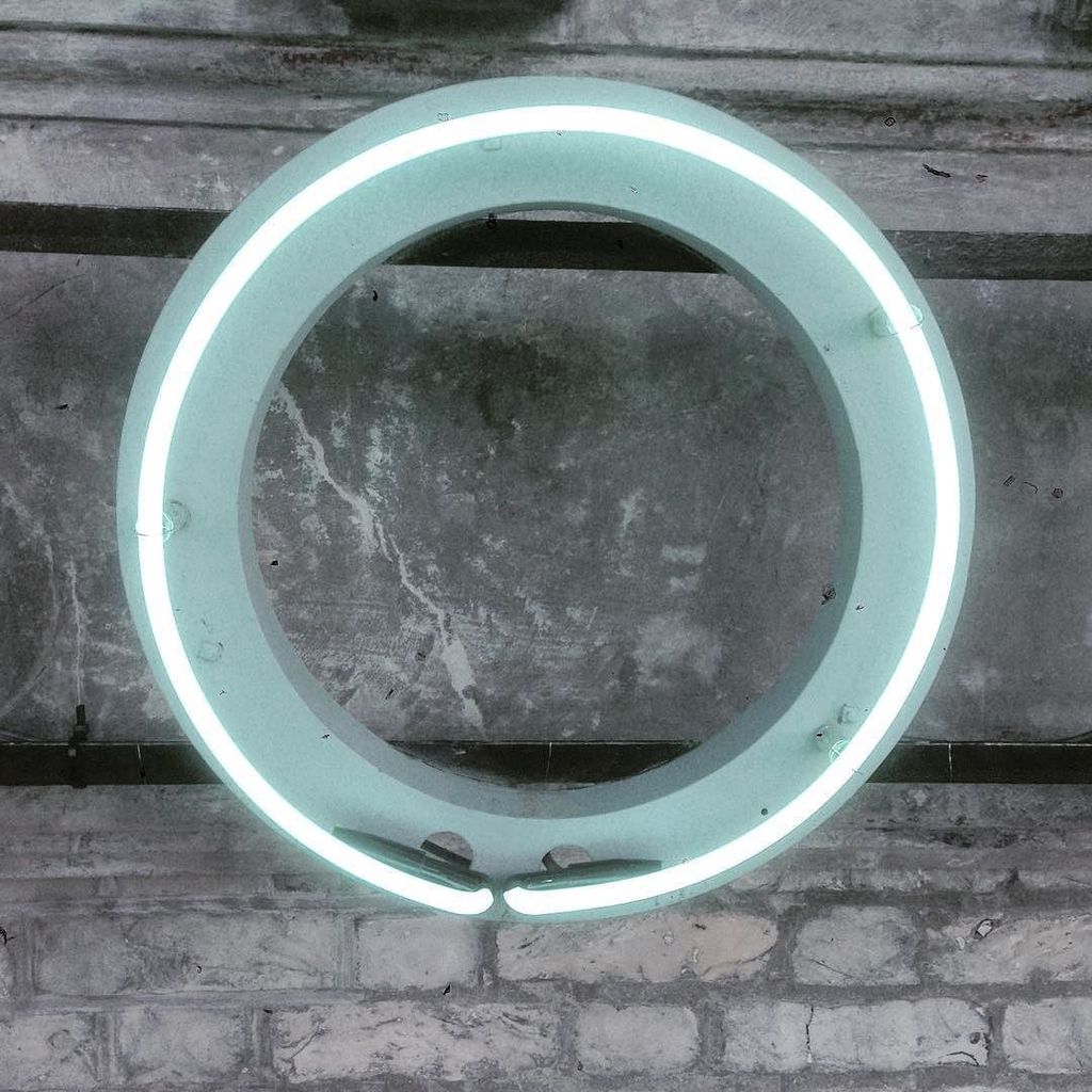 Rupert_Forster's tweet photo. Neon o @thegeorgetavern #zero #neonsign #circular #fadedturquoise #lighting #letters #neon… https://t.co/08DgmaZ5vY https://t.co/Z6r8Fc4Wg7