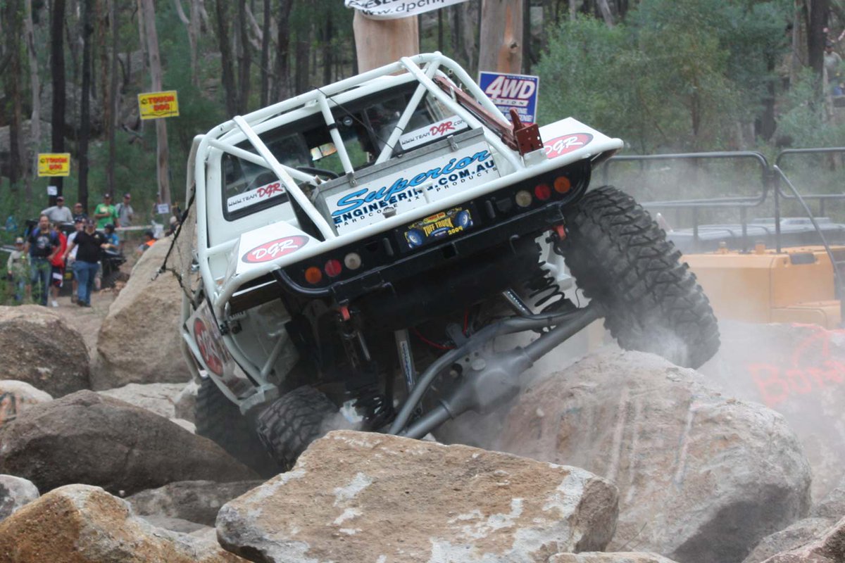 superior4x4's tweet photo. #FlashBackFriday #TeamDGR with some more #rockcrawling action TUFF Truck 2009! #rockcrawler #toyotahilux #4x4 #4wd https://t.co/4QUDfUYLlt