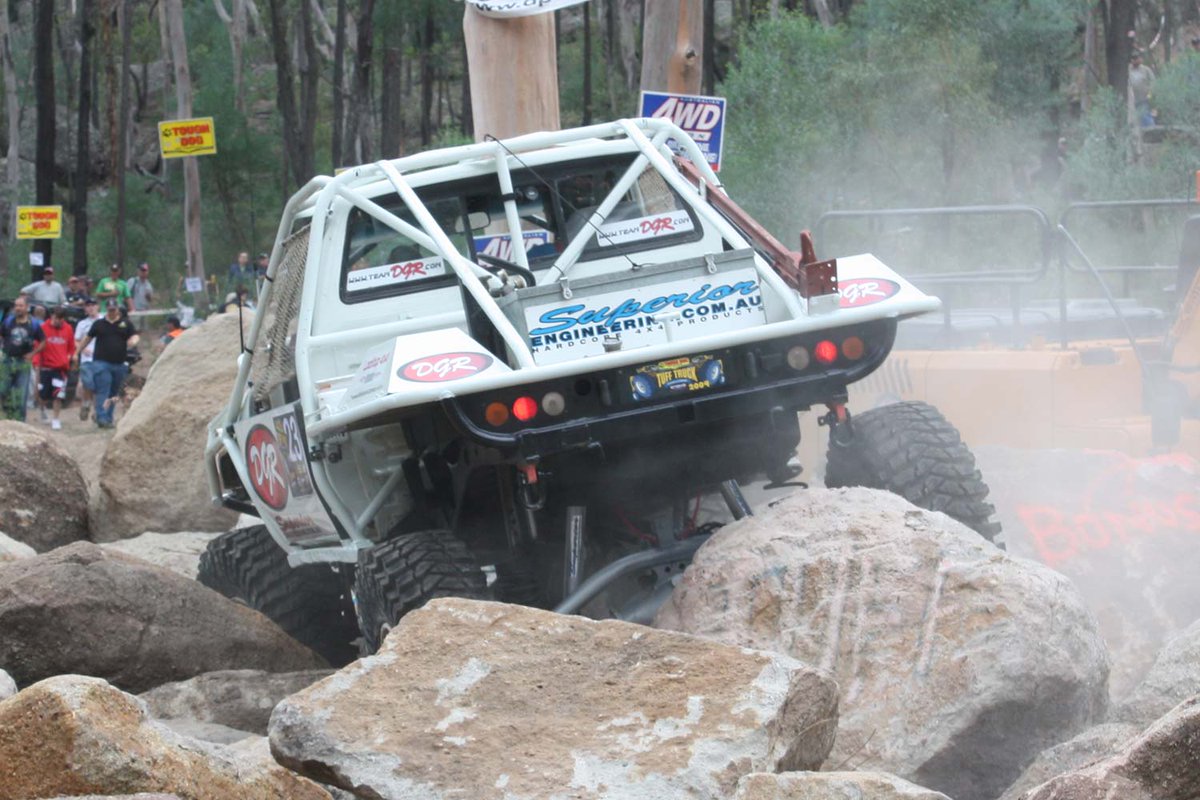 superior4x4's tweet photo. #FlashBackFriday #TeamDGR with some more #rockcrawling action TUFF Truck 2009! #rockcrawler #toyotahilux #4x4 #4wd https://t.co/4QUDfUYLlt