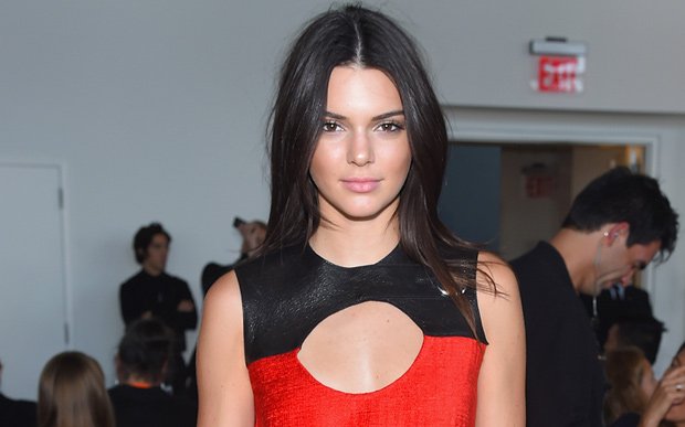 CAPRICHO's tweet photo. Kendall Jenner contou drama que viveu com espinhas: "arruinou minha autoestima"
https://t.co/421Bp9DTGl https://t.co/n5josD5L4E