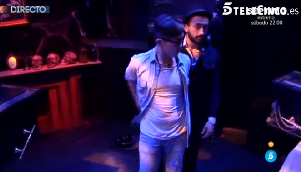 GHmomentazos's tweet photo. #Gala8GH16 Han, el hombre protector siempre por delante https://t.co/XxKwmK9XcI https://t.co/DSSWA40Z7h