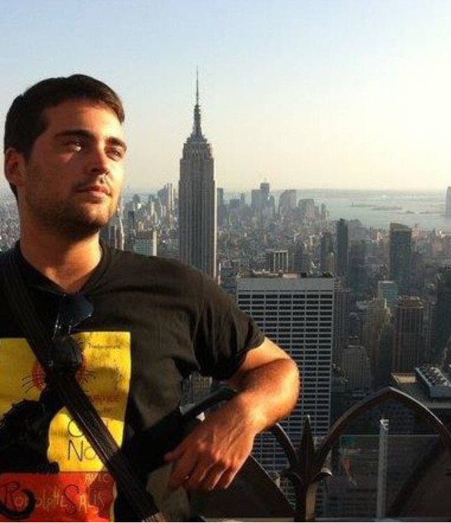 JaviLQ's tweet photo. Hoy un nuevo angel cuida d nosotrs. Una persona siempre vive si se mantiene en nuestros recuerdos, TE QUIERO HERMANO https://t.co/CVKsnNgbse