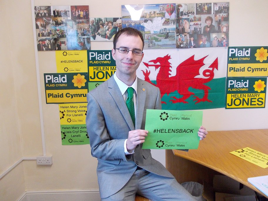 SeanLlanelli's tweet photo. #HelensBack - You can help @HelenMaryCymru win Llanelli back for @Plaid_Cymru... https://t.co/jbotHQRSLi https://t.co/33nOMEsWHp