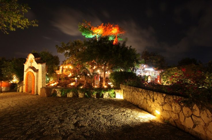 PdelCarmenTV's tweet photo. El muerto al pozo y el vivo al gozo... y al #FestivalVidaYMuerte en @Xcaret :D Boletos: https://t.co/8KEsipiLgG https://t.co/K4qmNJRypO