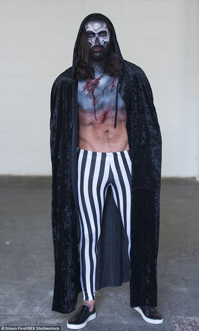 Towettes_'s tweet photo. @P_Wicks01 filming for towie day of the dead bash in London on Wednesday https://t.co/BztU6pzxZa