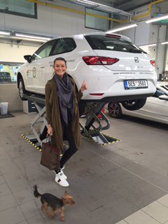 AutoBARTH's tweet photo. Česká Miss 2015 Nikol Švantnerová dorazila se svými miláčky na přezutí
#AutocentrumBARTH #prezutipneu #ceskamiss https://t.co/0LiPKBb5j2