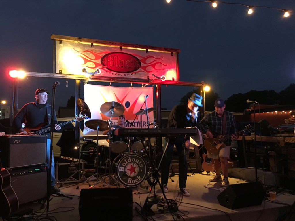 bmerlie's tweet photo. @F3Foo and @TheHoldoutsband rockin out at Mac's https://t.co/TZF53hP4ad