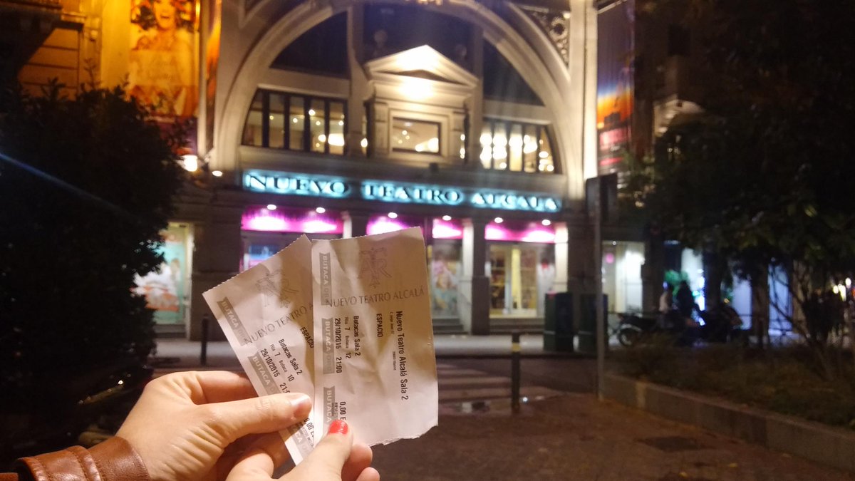 Sueniaz's tweet photo. Oye @MiCrestadoChino, ¡qué papi más generoso tienes!Nos ha regalado una noche fantástica en #EspacioLaObra ☺☺ Thnks! https://t.co/K2T1gh1fq1