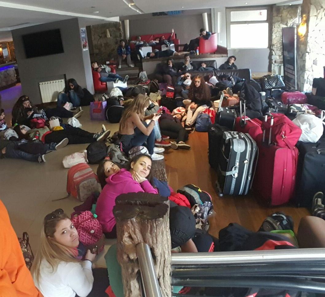 Chucaoo's tweet photo. Estar ahí re tirado Pero en Bariloche 
😂😂 https://t.co/jcmXusJcgL