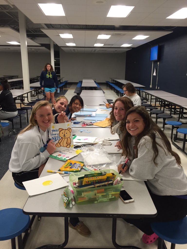 KeyClubCC's tweet photo. Having fun on trick or treat night! https://t.co/Dtuu14Lc4F