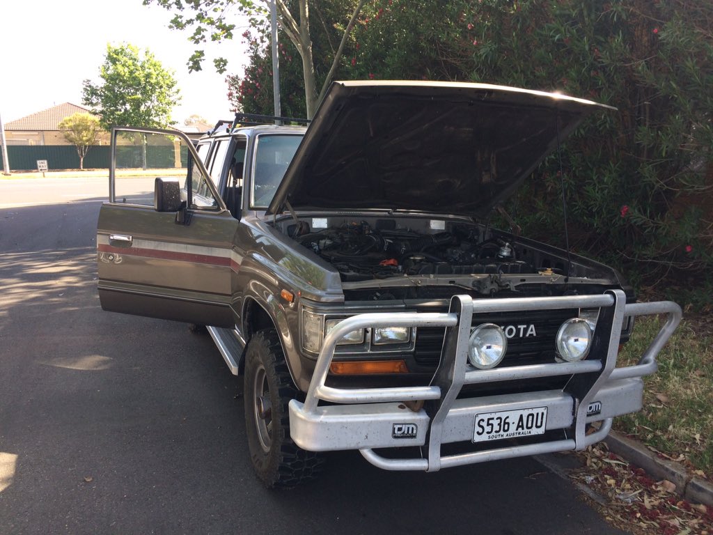 TimWildmanMW's tweet photo. Moose battery dead after 2 weeks parked @airport. Had to jump it from a taxi. @Bosworthwines C u @11..!#BushingLunch https://t.co/rlq5qOr35I