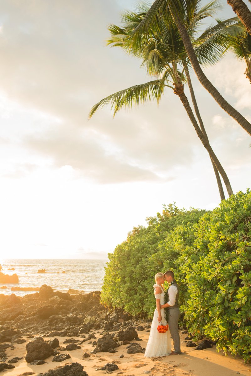 karmahill's tweet photo. Thanks for featuring my Maui wedding photography @youmeanworld2me. https://t.co/9tf92b0mF7 https://t.co/98abw2M8Id