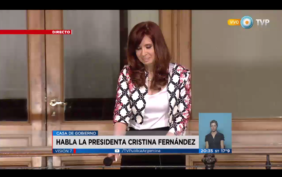 TV_Publica's tweet photo. [AHORA] @CFKArgentina "Sepan que siempre voy a estar junto al pueblo cuando sea necesario" >https://t.co/fnEKkuadQ9 https://t.co/WDFJK6MDvF