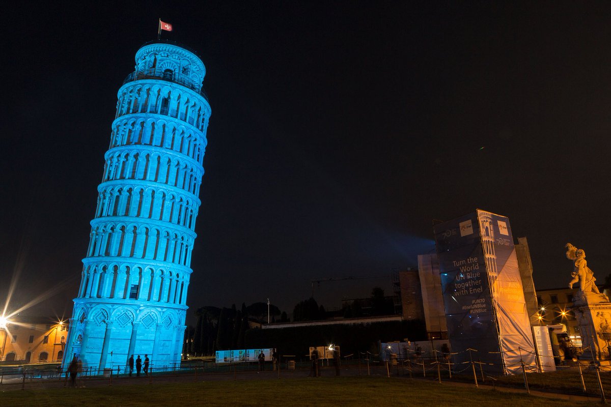 Башня. Пизанская башня. Италия башня Пизанская ночью. Пизанская башня Автор. Пиза башня ночью.