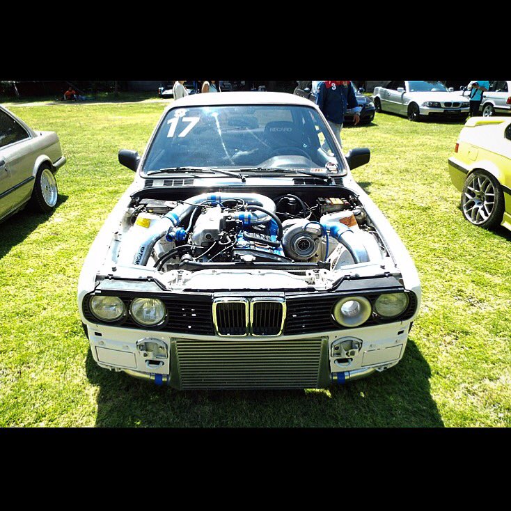 bimmerfestchile's tweet photo. BMWe30 con un motor rb26 injerto de Nissan gtr r-34. Obra de nuestros amigos de Mostro, presentes en bimmerfest2014 https://t.co/EoWWQRR192