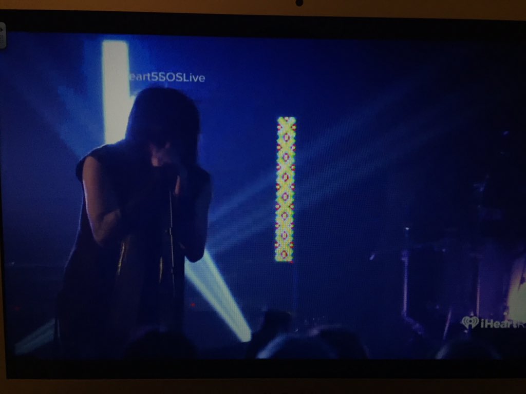 youngbutyum's tweet photo. #SoundsGoodFeelsFood #PermanentVacation #iHeart5SOSLive https://t.co/VyVg9IJFjC