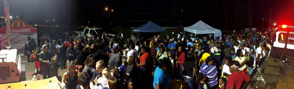 hscheinukphoto's tweet photo. Check out this crowd! Thanks for the boost #Roadrunner. Plenty of visitors out here for @BRPD #BooWithTheBlue https://t.co/c2JFWVhzXG