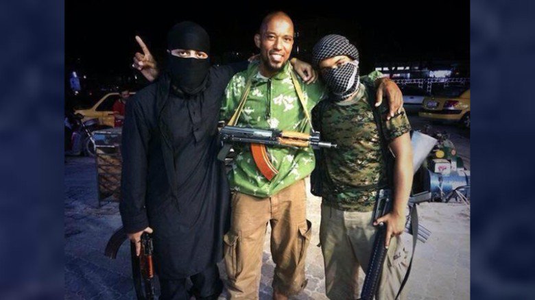 CNNEE's tweet image. &quot;Deso Dogg&quot;, el rapero alemán que se unió a ISIS, murió en un ataque de EE.UU. cnn.it/1Scw0uC