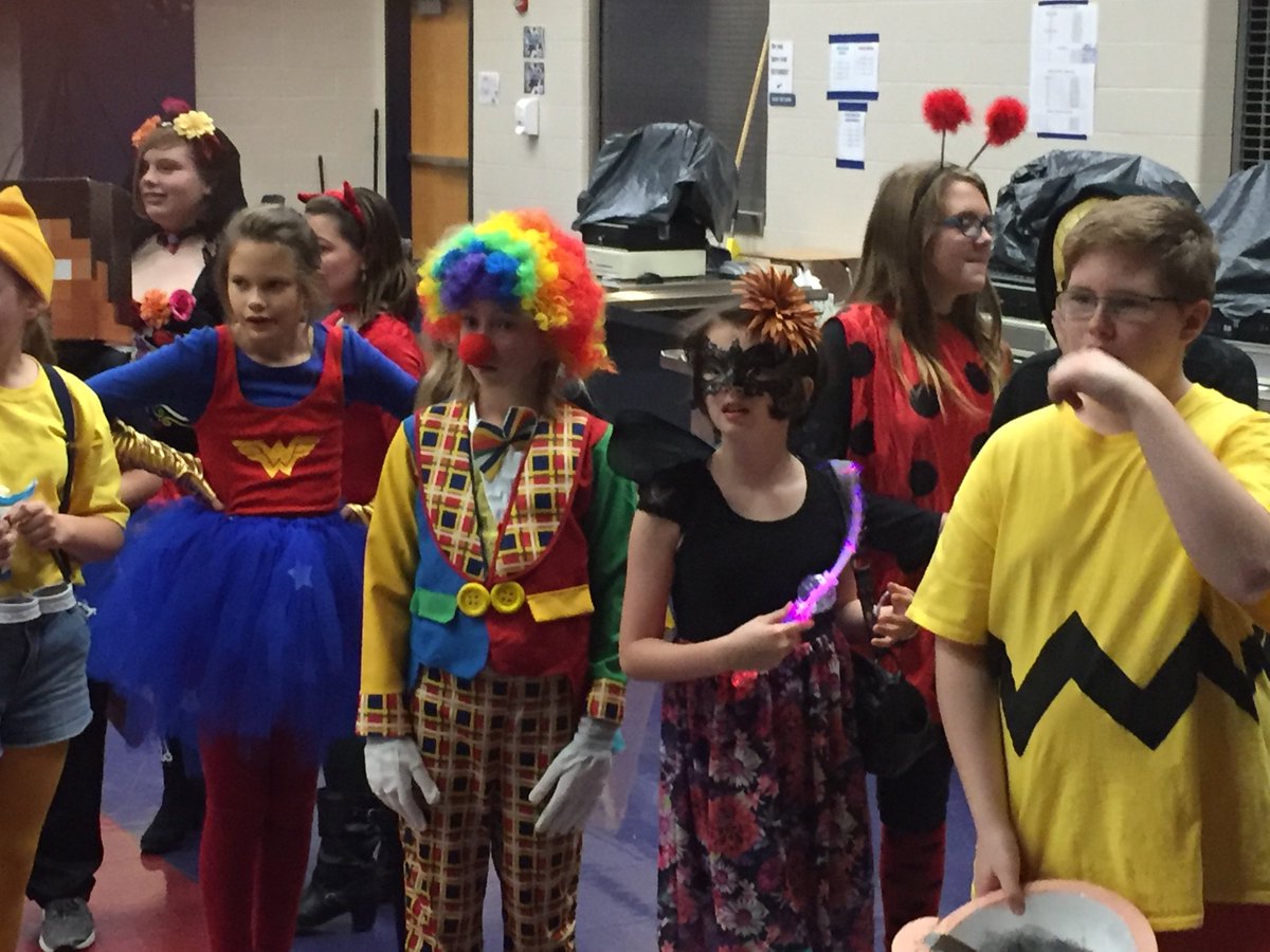 SVMSSTUCO's tweet photo. SVMS Stuco Fall Mixer Fun! https://t.co/xIB5MIF7e0