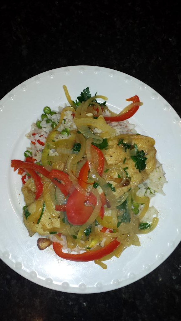 witonthetwit's tweet photo. Saffron-Poached Basalt with Basmati Rice, Caramelized Onion, and Sweet Bell Pepper #HelloFreshPics https://t.co/BDGcn2JKsW