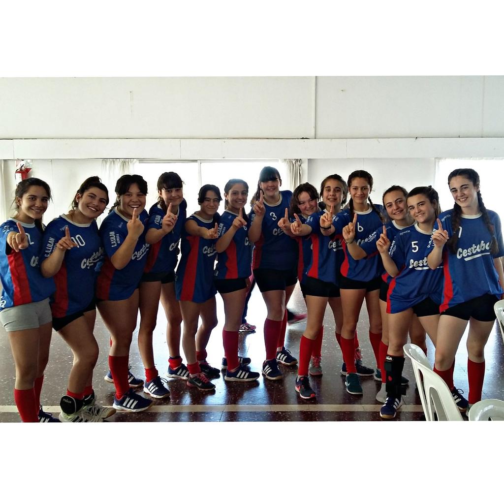 ZoeBeltran09's tweet photo. Que lindo año, #infa2014 😭👋 https://t.co/nGLgUDXOLk