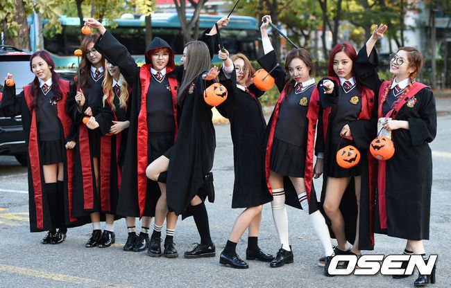 오늘자 대박인 트와이스 출근길 의상 ㄷㄷㄷㄷㄷㄷㄷㄷㄷㄷㄷㄷㄷ.jpg | 인스티즈