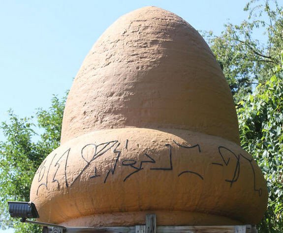RoundtownUFO's tweet photo. On Dec 9th 1965 residents of Kecksburg PA witnessed a UFO crash outside of town. Kecksburg has a monument to the UFO https://t.co/JihavhClSm