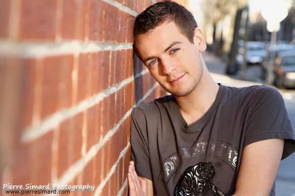 Fatahiniesta's tweet image. Rt pour le caillou 
Fav pour jeremstar