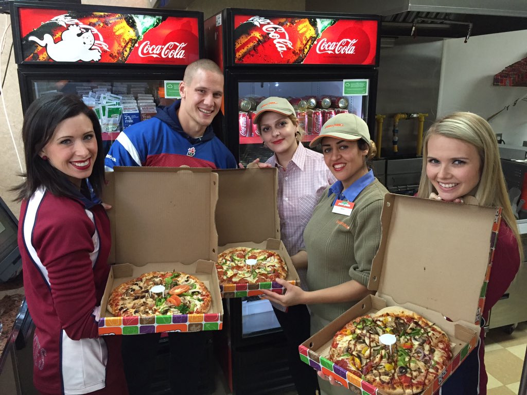 AlsC_AndreeAnne's tweet photo. Merci @PizzaPizzaLtd 3714 blvd St-Laurent de nous avoir aidés dans nos créations!@MTLAlouettes @AlsCheerleaders https://t.co/uD75XQFuI2