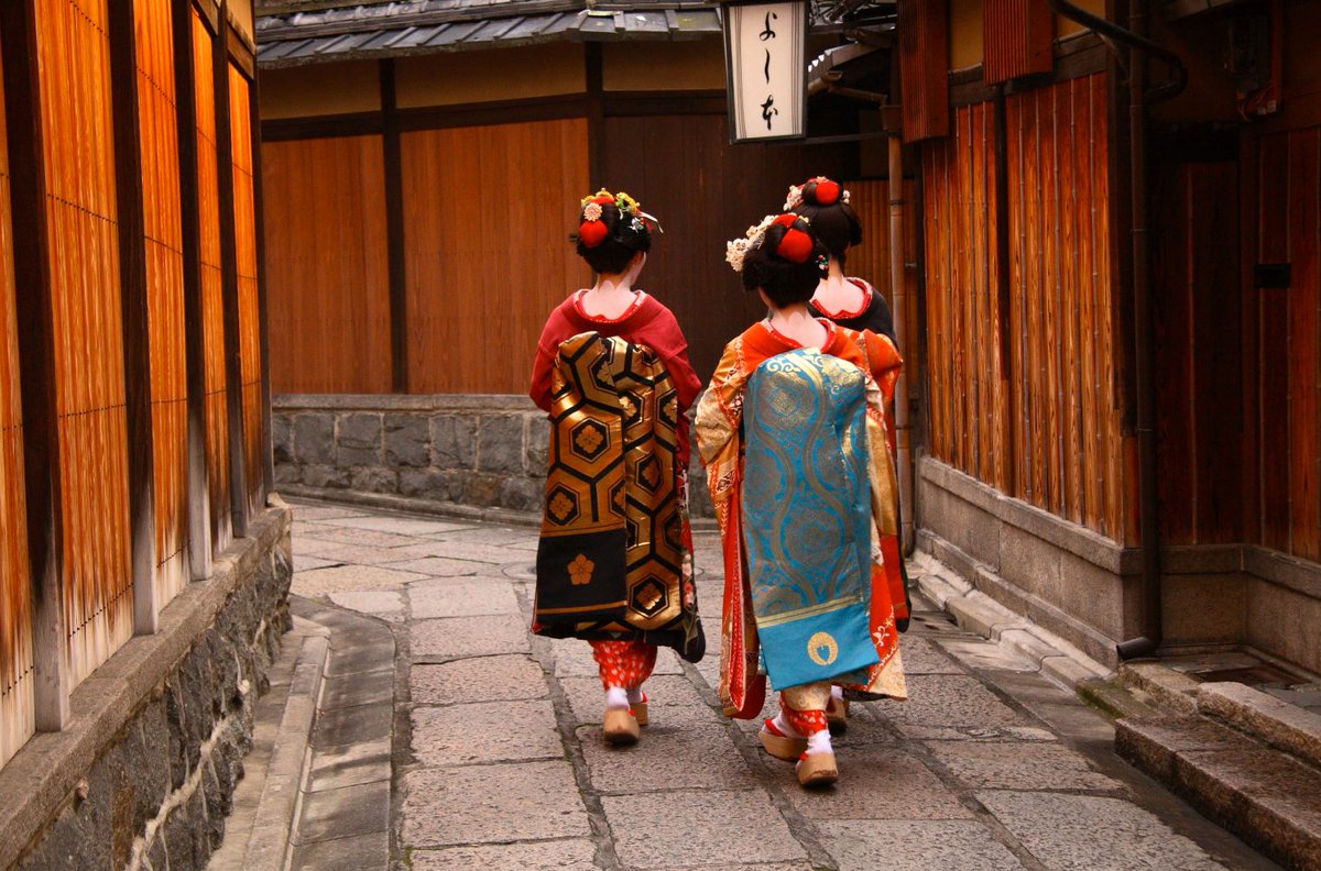 The geisha district of Kyoto is a must-visit. Beautiful and fascinating. #Japan