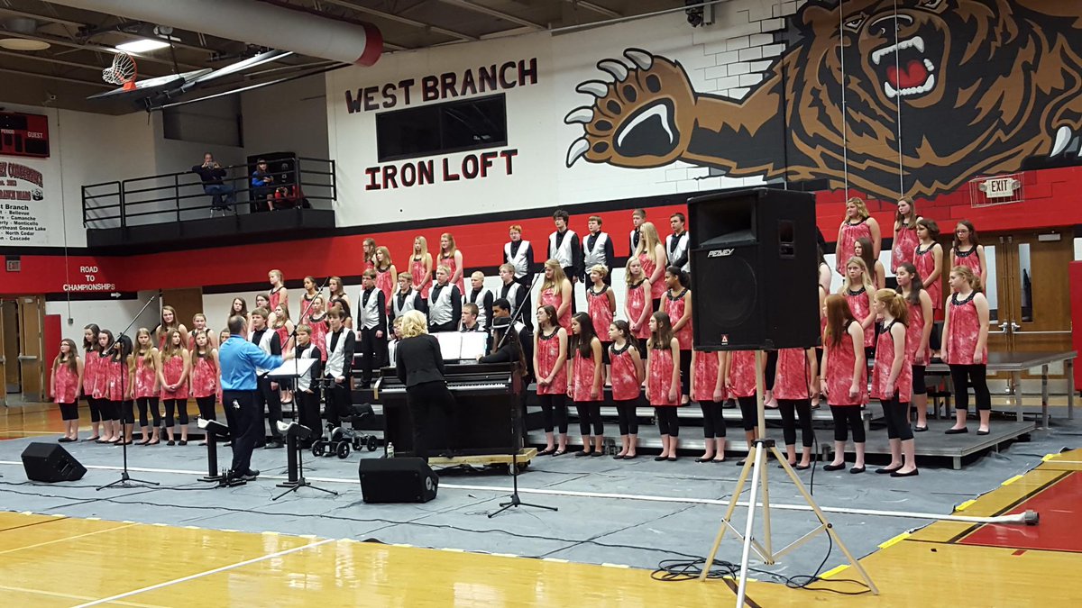 WBTimes's tweet photo. That's a big Show Choir from WBMS! #JiveWired https://t.co/VFi6aRzbaZ