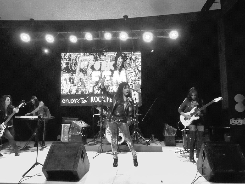 Enjoy_Vina's tweet photo. #ROCKFEM para comenzar esta noche de #SANJUEVES https://t.co/LLY6kQSfyt
