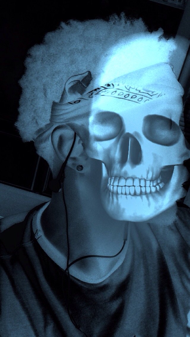 top5mosthated's tweet photo. This the best filter they had on snapchat https://t.co/KUUUS1vIi0