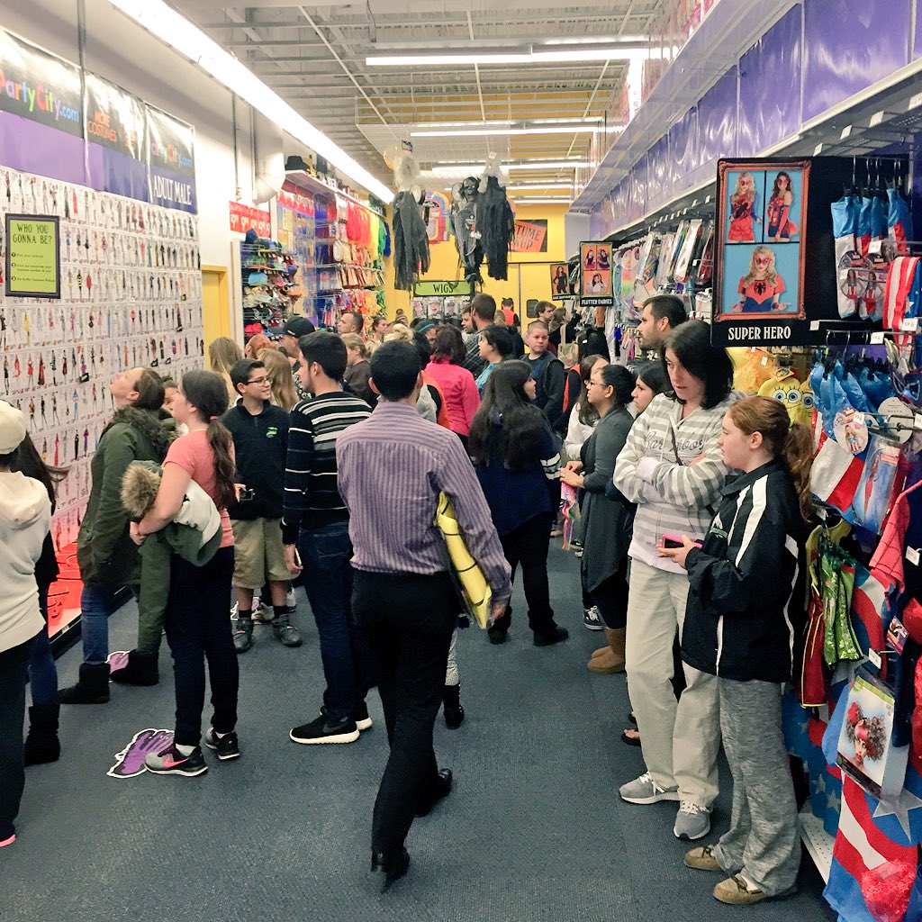 mosesybeach's tweet image. Getting ready for Halloween? Come see our parade. Less traffic! 2:30 tomorrow. #ThatsCommitment