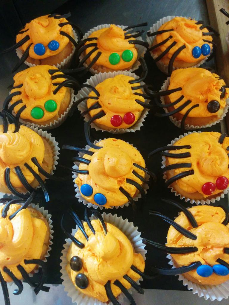 mlobrien1's tweet photo. It's #halloween in the T-Bar Cafe today! There's even #freddofrogs https://t.co/PUQyn0nfJ7
