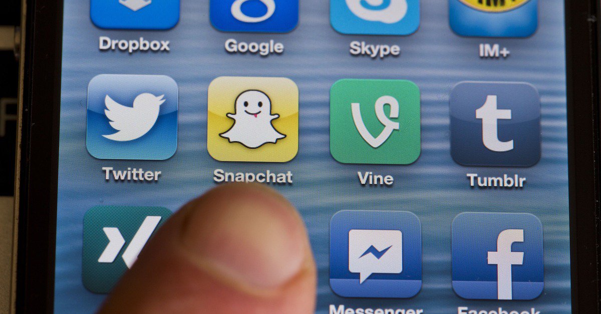 Edwin_Crowdid's tweet photo. Teens report that Snapchat is kinda sorta down https://t.co/LvFWhWAPeO #growth https://t.co/prOFGwnD8q