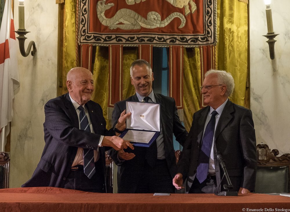 Ieri a #PalazzoTursi a #premioInternazionalePrimoLevi al #giudice #GuidoCalabresi <a href="/centroprimolevi/">Centro Primo Levi</a> <a href="/ComunediGenova/">COMUNE DI GENOVA</a>