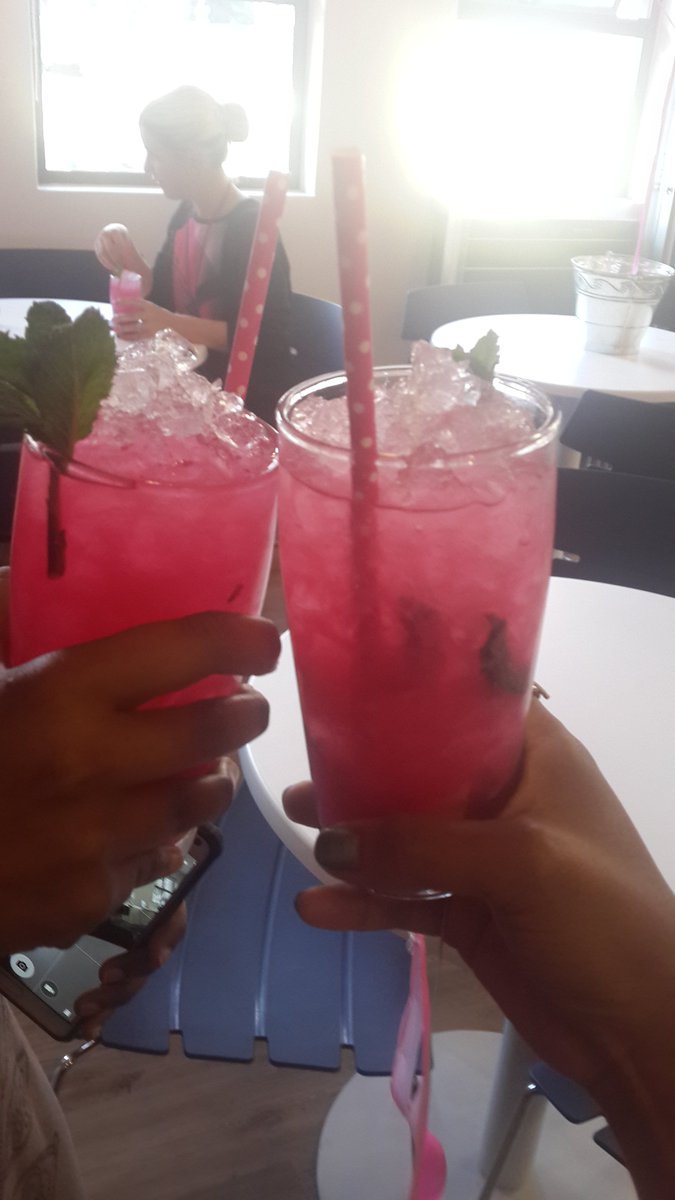 FlowComms's tweet photo. Pink mojitos ... the Flow way @Thrishni @kolosasummer @RebeccaNattar #Flow10 https://t.co/ysYvraBOtq
