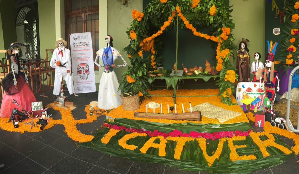 Súper bonita la exposición de #altares en los bajos de Palacio de Gobierno #Veracruz <a href="/ICATVERDG/">ICATVERDG</a> 1er Lugar visiten!