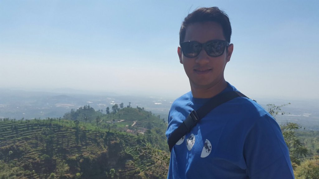 schofficials's tweet photo. Saksikan host Arnez menikmati wisata ketinggian Umbul Sidomukti di @Etalase_T7 hari ini pukul 14:40 WIB https://t.co/xzIgMcLaQO