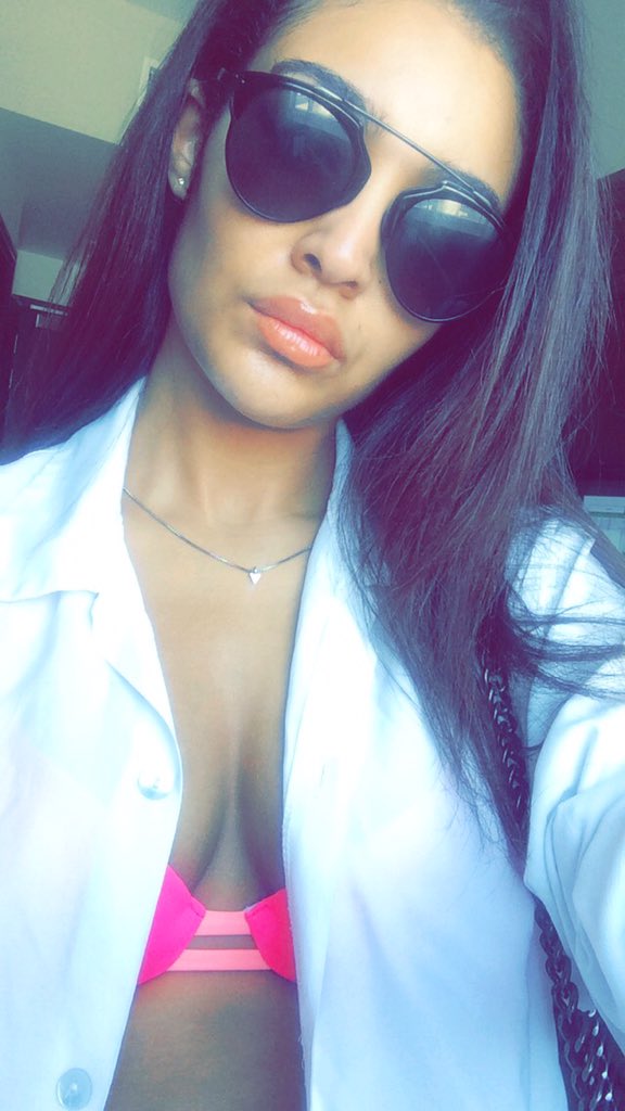 Desiree_Gxx's tweet photo. Thank f**k for sunglasses 🕶#HungoverToDeath https://t.co/7SZw8LwsTI