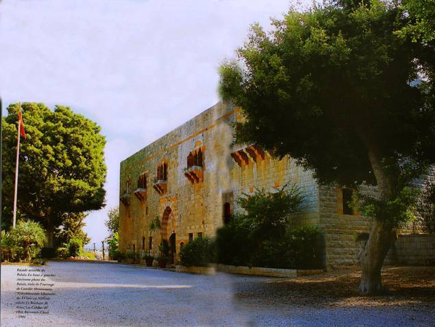 LOrientLeJour's tweet photo. Le palais #Chéhab, à Hadath, premier de la série des Chroniques du #Liban - May MAKAREM https://t.co/vS7oAmJlss https://t.co/pLCAnnqKsK
