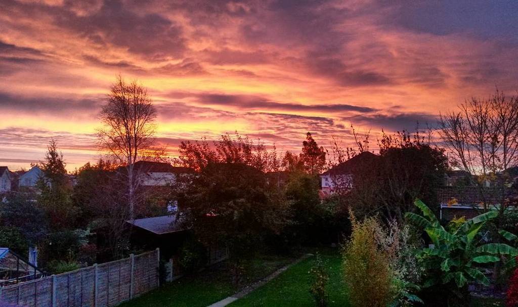 Brooko91's tweet photo. Morning! Red sky in the morning, shepherds warning. #riseandshine https://t.co/CHq48aVkjk