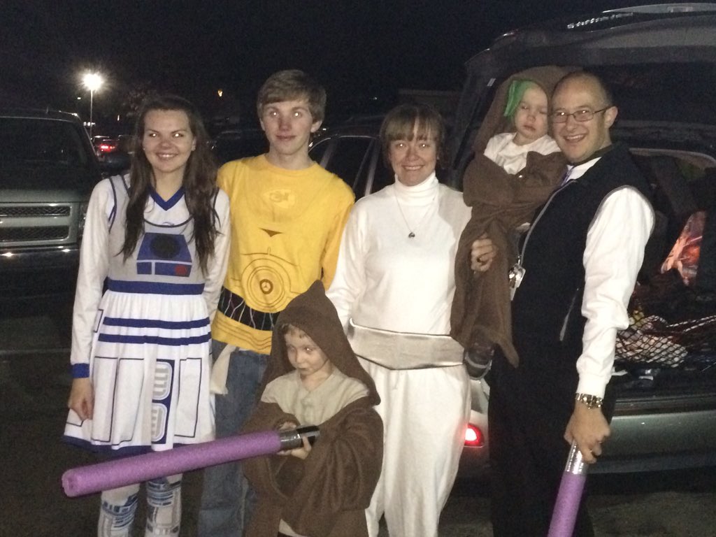 thsprideband's tweet photo. Scenes from our first annual Trunk or Treat #trinityband #halloweeb https://t.co/B8i3hxFTvQ